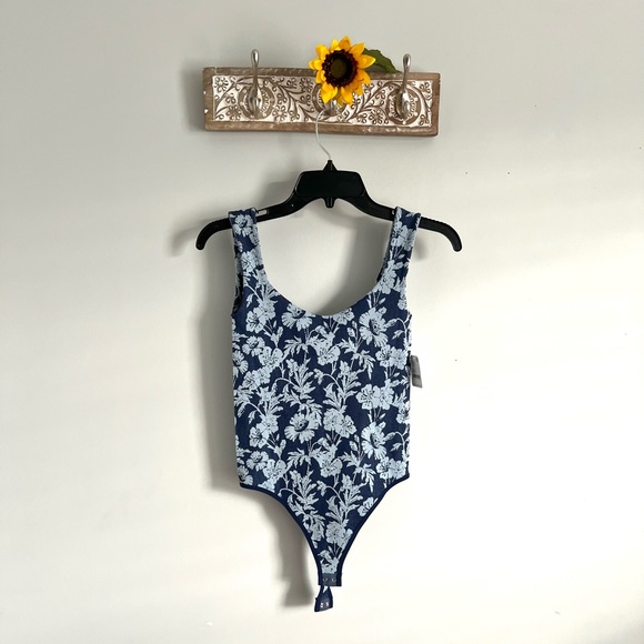 🚨FINAL PRICE! FREE PEOPLE Printed Clean Lines Blue Floral Print Bodysuit - Picture 8 of 12